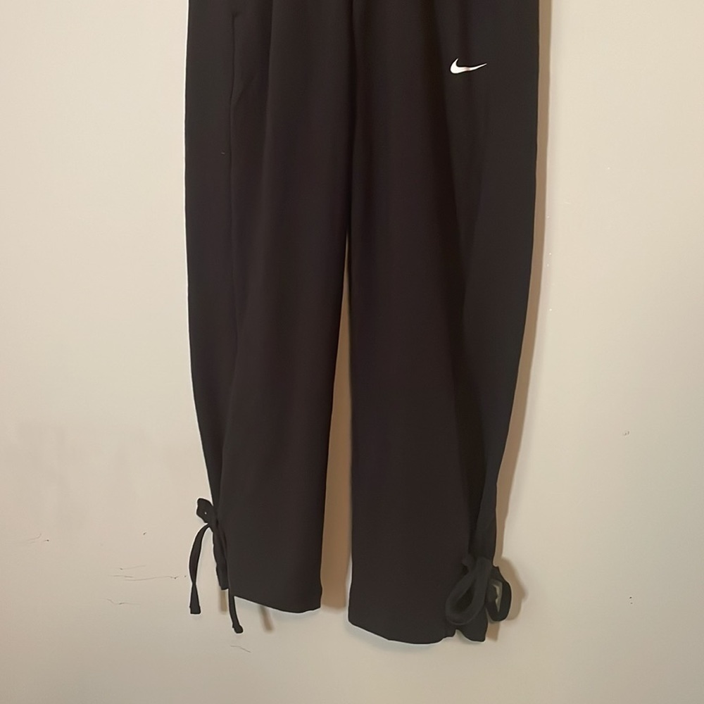 Nike Women's Yoga Crop Pants - New with tag - Picture 7 of 10